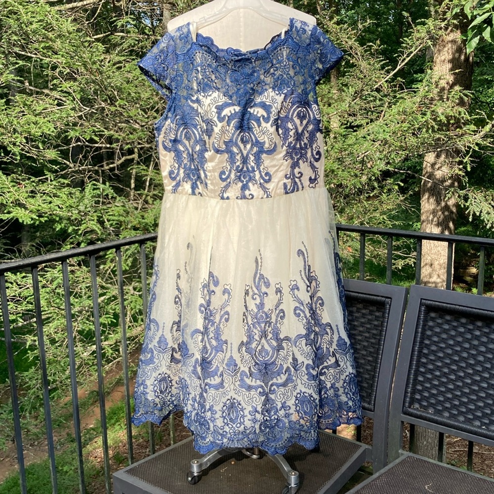NWT Chi Chi London ivory tulle and navy lace over the tulle Kelsey dress sz. 18